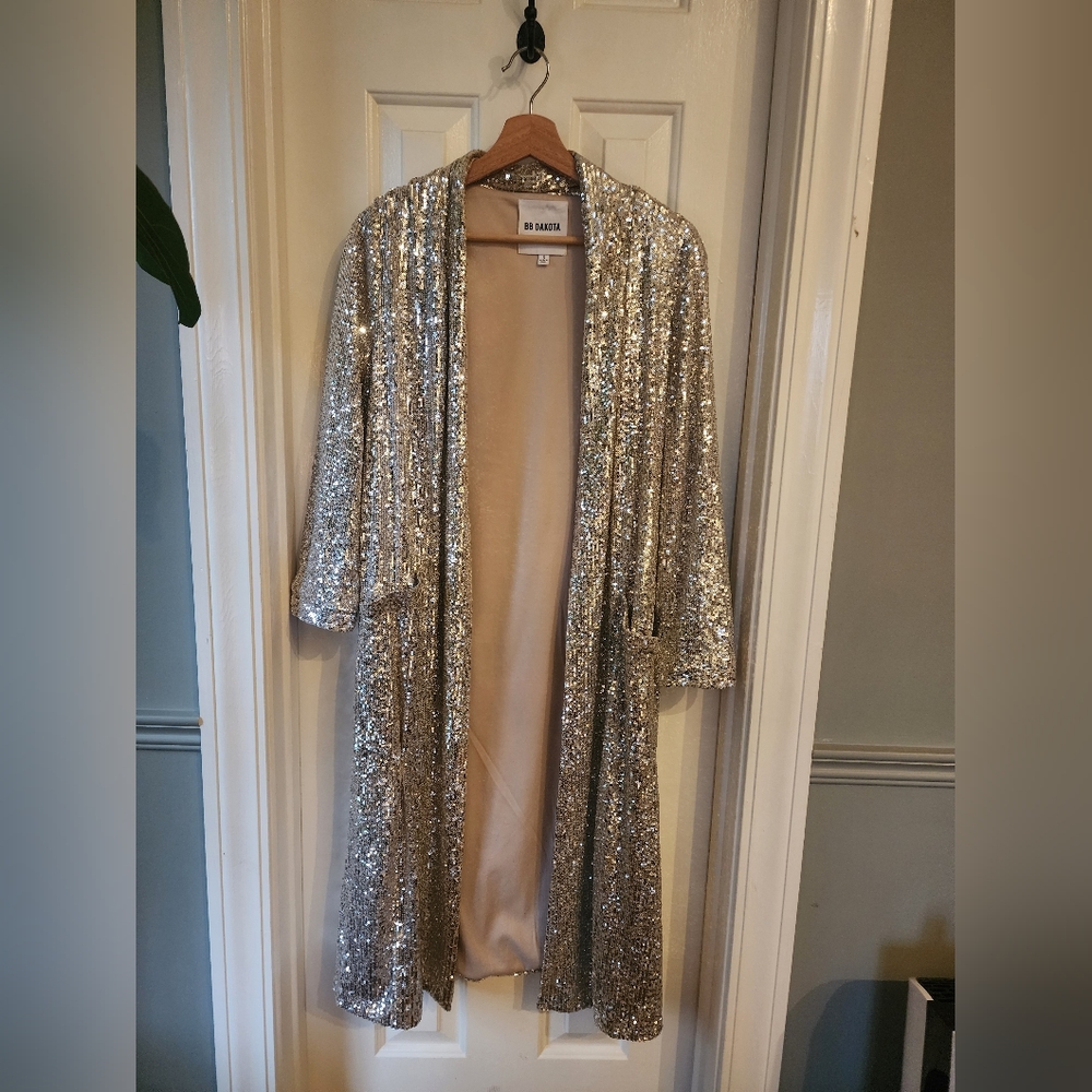 BB Dakota Shimmering Silver Sequin Cape